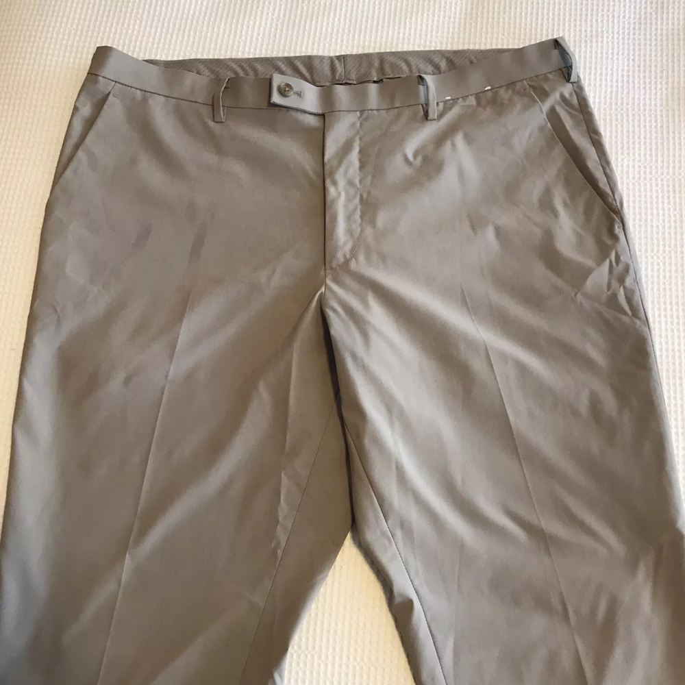 Uniqlo Size 40 Light Pants Work Corporate Office - Picture 2 of 4